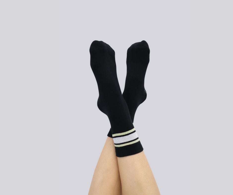 RESISTA Pilates Crew Grip Socks Black'n'Gold Hoops