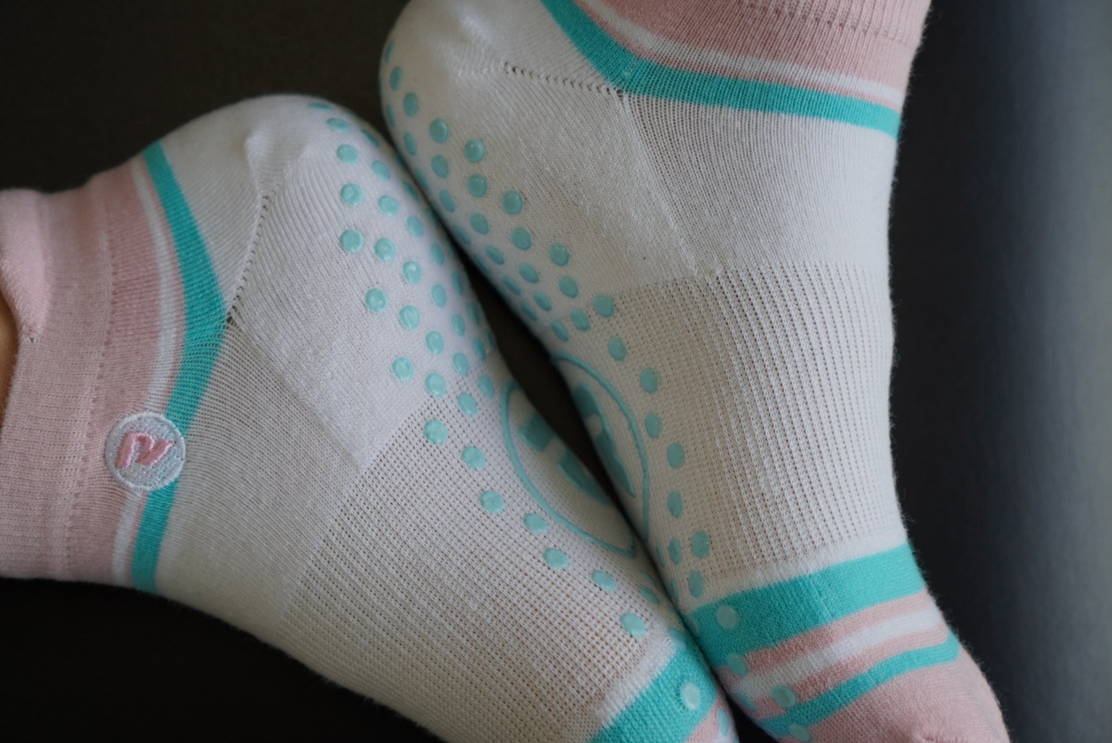 RESISTA Pilates Grip Socks Pink White