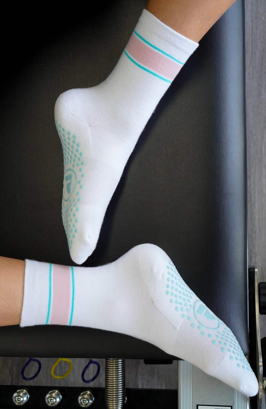 Resista Pilates Grip Socks Calypso