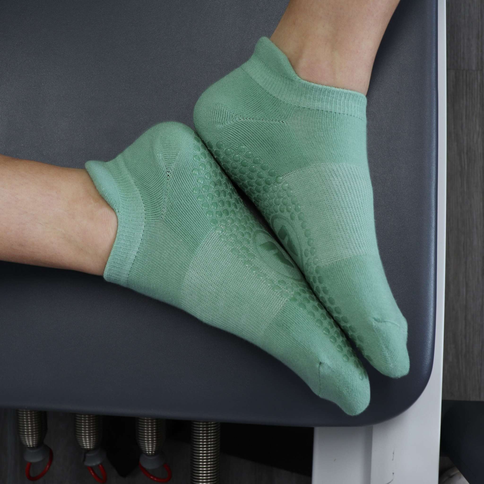 RESISTA Pilates Grip Socks – Fresh Sage for Superior Grip