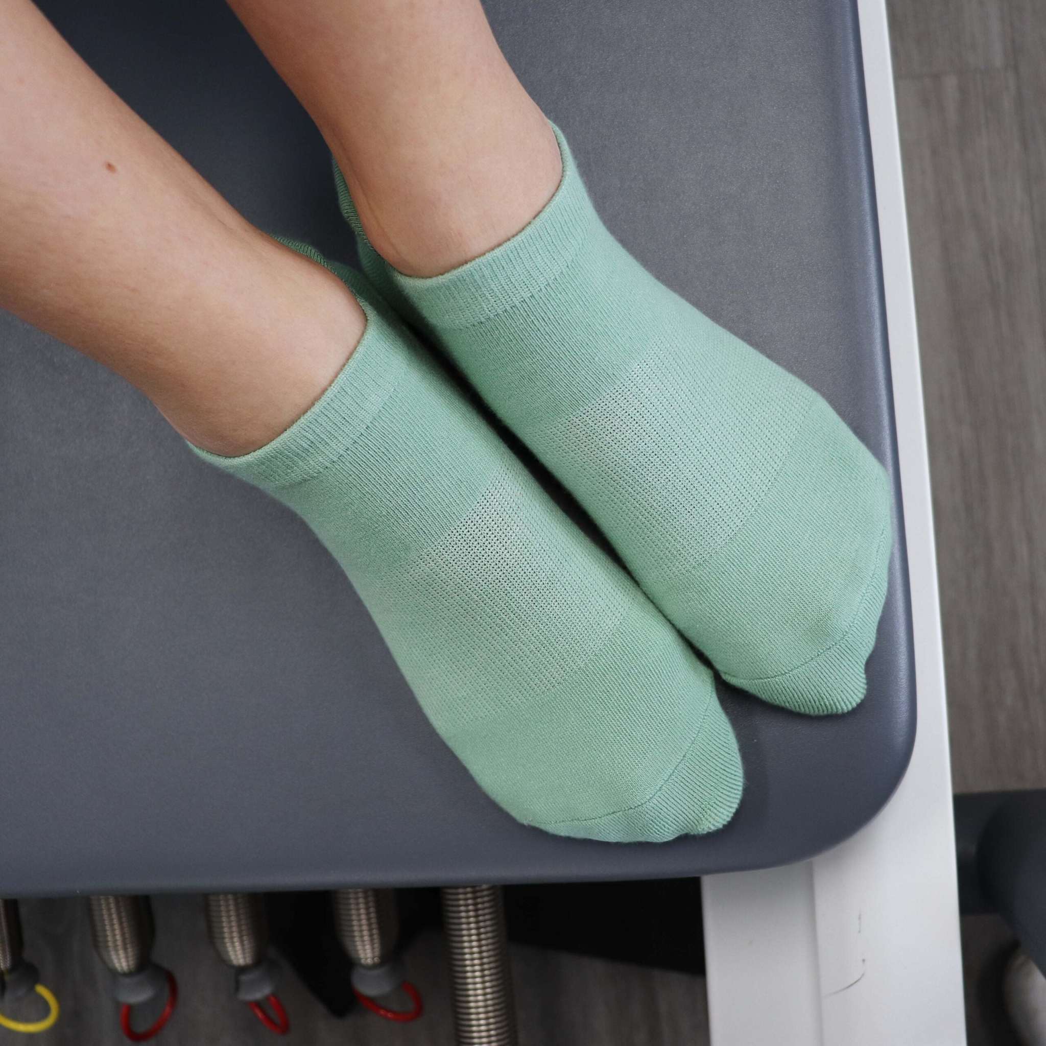RESISTA Pilates Grip Socks – Fresh Sage for Superior Grip